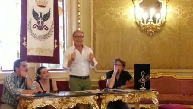 Presentato alla Sala degli Specchi "Mogol a Noto"