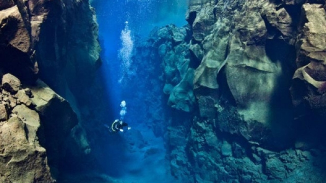 La faglia di Silfra in Islanda