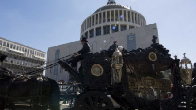 Roma sfregiata dal funerale sfarzoso di Casamonica