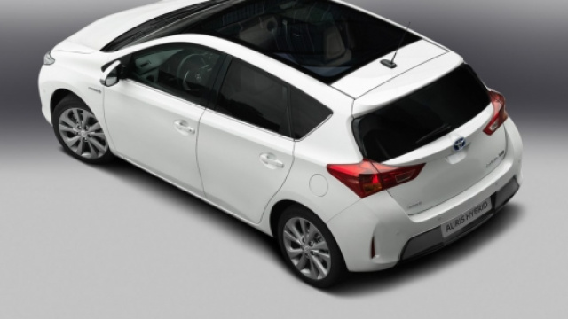 Ecco la Toyota Auris, disponibile anche ibrida