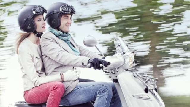 Da oggi i 16enni potranno andare in 2 sul motorino