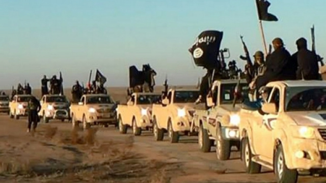 Isis addestra bimbi con decapitazione peluche