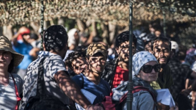 Emergenza rifugiati nei centri d'accoglienza Serbi