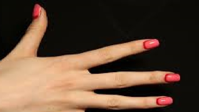 Nuove nail art: tonalit&agrave; di tendenza, autunno 2015