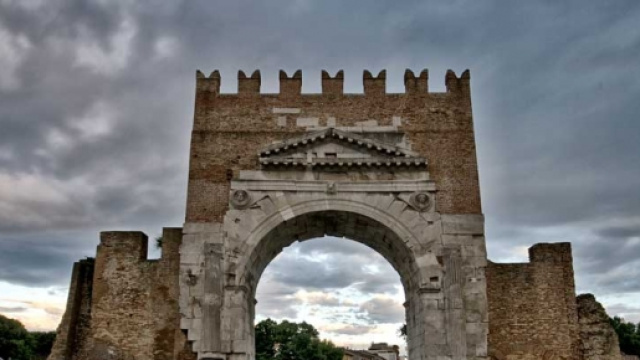 Rimini- Arco di Augusto con nuvole