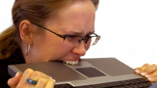 Creare profili falsi adesso &egrave; reato