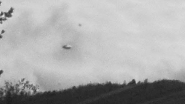 Immagine 3 dell'UFO scttata dalla coppia
