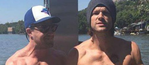 Stephen Amell e Jared Padalecki s&atilde;o grandes amigos