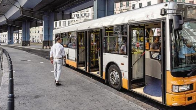 Autobus 1 fermo al capolinea a Genova