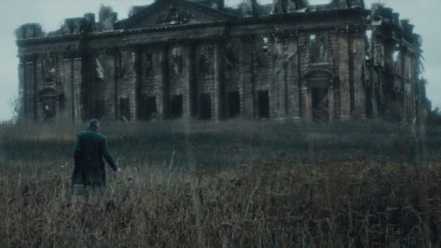Batman V Superman, le rovine della propriet&agrave; Wayne