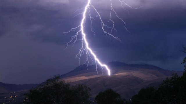 Come proteggersi dai fulmini durante un temporale