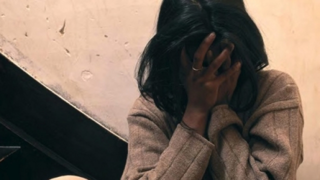 Picchia, minaccia e stupra sua cugina