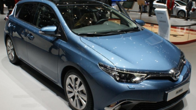 Ecco la nuova Toyota Auris 2015
