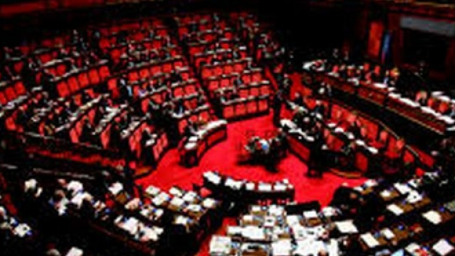 Sondaggi: crolla il Pd e FI, la Lega al 23%.