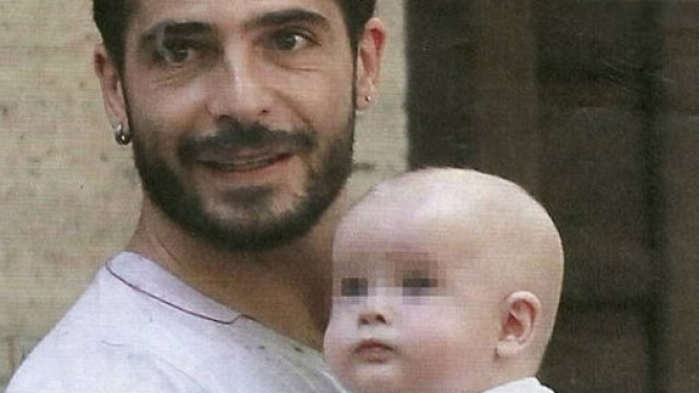 Marco Bocci sul set con il piccolo Enea