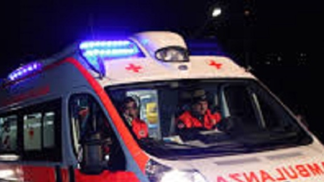 Ss106: Incidente frontale tra ambulanza e tir.