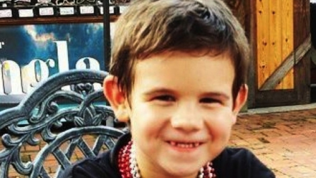 Un selfie del piccolo Jaden, orfano a 6 anni