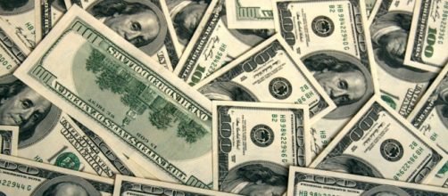 D&oacute;lares en el centro de las elecciones.