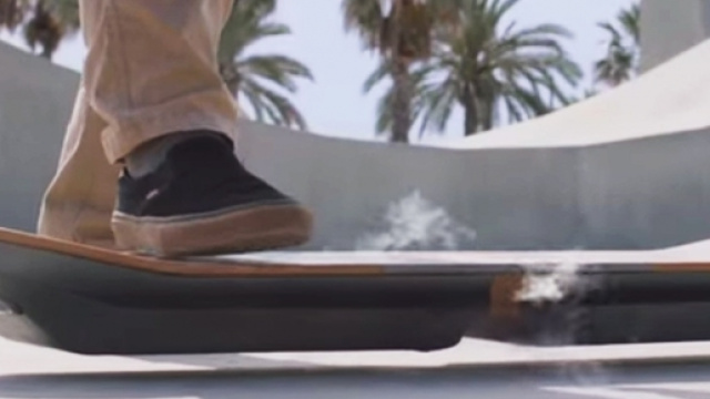 Si chiama Slide ed &egrave; il nuovo hoverboard di Lexus