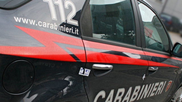 Una volante dei carabinieri in sosta