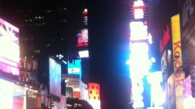 Veduta notturna di Times Square, New York