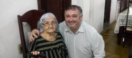 APRENDENDO NO CONV&Iacute;VIO COM OS IDOSOS.