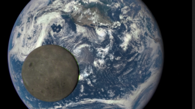 La foto scattata a 1.6 milioni di km dalla Terra