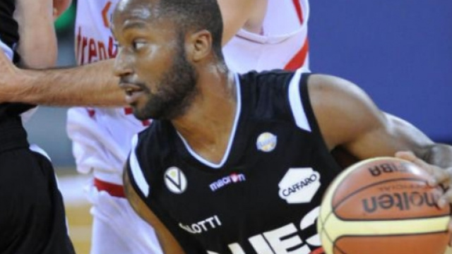 Kenny Hasbrouck vicino alla firma con Cant&ugrave;.