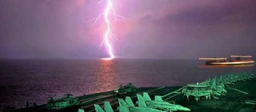 un rayo cay&oacute; sobre otro avi&oacute;n en su parte trasera