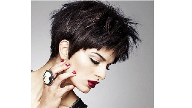 Favoloso pixie con ciuffi sfilati per il 2016