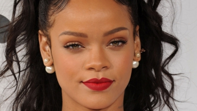 Ciglia come quelle di Rihanna: ora &egrave; possibile