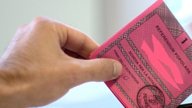 Una scheda per votare i referendum