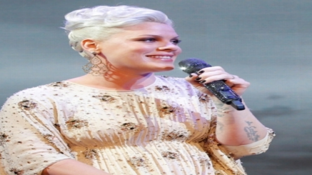 Pink divisa tra il peso e l'et&agrave; che avanza