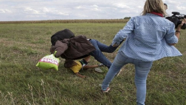 Petra Lazlo, giornalista accanita sui migranti