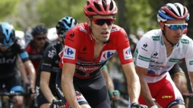 Tom Dumoulin in maglia rossa di leader