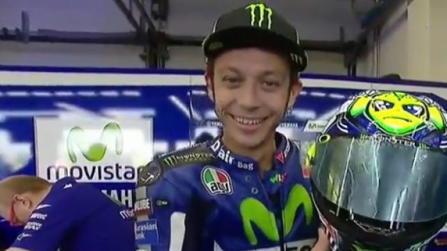 Valentino Rossi con il suo nuovo casco