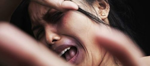 Homem batia e humilhava esposa dentro de casa