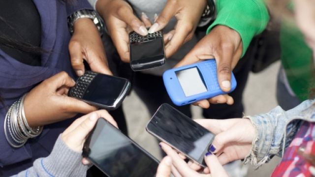 Adolescenti sempre connessi ai social
