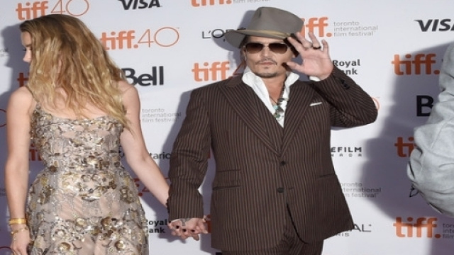 Johnny Depp e la moglie a Toronto