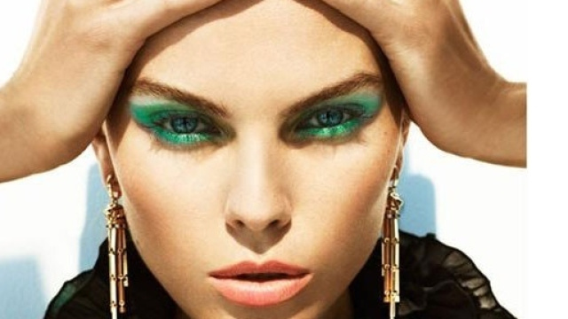 Tagli di capelli effetto wet e maquillage abbinato