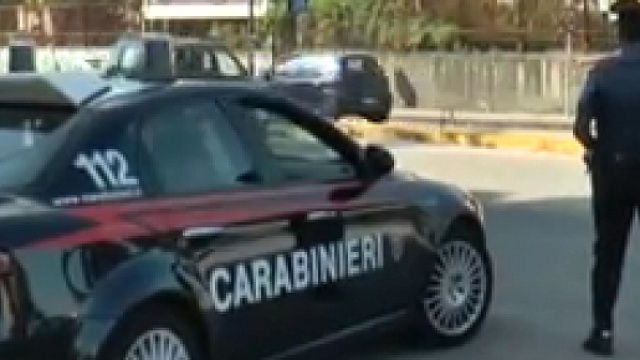 Carabinieri impegnati in un controllo