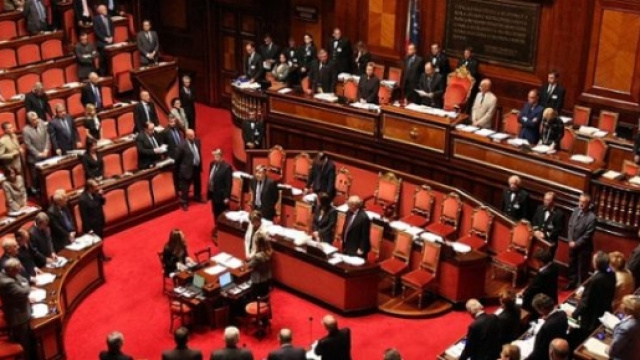 Sondaggi politici: M5S vicino al Pd di Renzi.