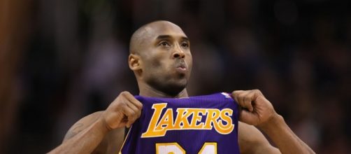 Kobe ir&aacute; jogar sua &uacute;ltima temporada nos Lakers