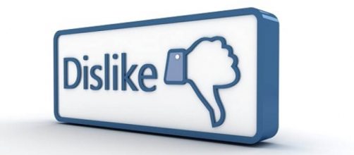 La mano hacia abajo que causa pol&eacute;mica