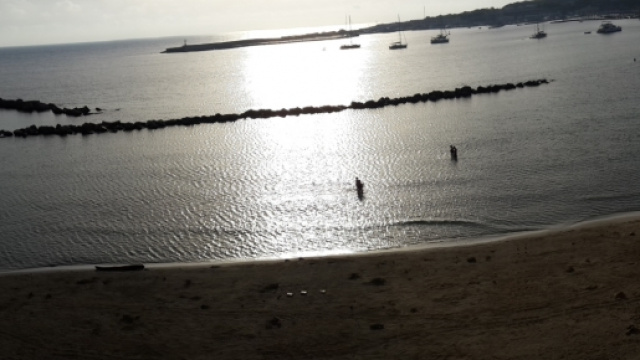 Il mare di Otranto, baciato dal sole.