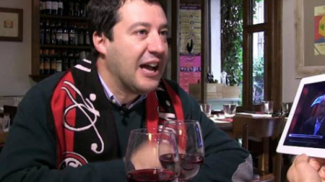 Salvini con la sciarpa del Milan