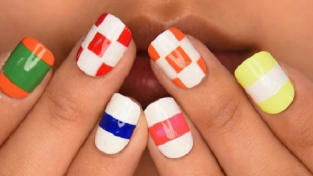 Nail art: geometrie di tendenza.