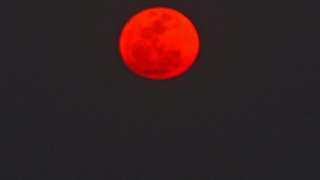 Superluna rossa, spettacolo notturno