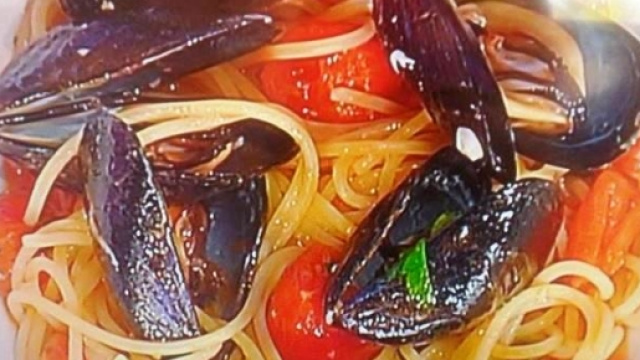 Spaghetti con cozze alla puttanesca