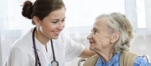 Cruz Vermelha abre cursos para cuidador de idosos